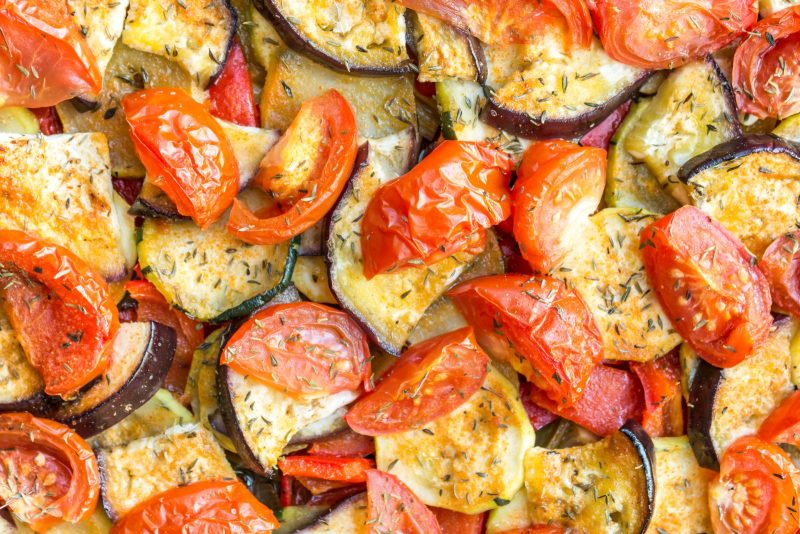 Plat de ratatouille aux légumes du soleil